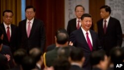 中国国家主席习近平等领导人出席国务院在人民大会堂举行的庆祝中华人民共和国成立六十八周年的国庆招待会(2017年9月30日)