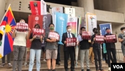 “香港边城青年”等港人团体和台湾社运团体于10月1日召开记者会,呼吁全球华人响应当晚的全球抗中晚会。(美国之音记者顾展珑摄)