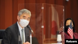 2021年9月14日,美国驻印尼大使、朝鲜问题特别代表金圣在东京与日本和韩国官员就朝鲜问题举行三边会议(路透社)。