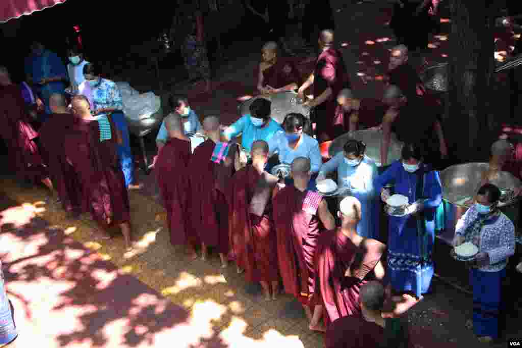 မန္တလေးမြို့ အထင်ကရ မဟာဂန္ဓာရုံ ကျောင်းတိုက်ကြီးရဲ့ ကိုဗစ်ကာလမြင်ကွင်း။ (သြဂုတ် ၂၈၊ ၂၀၂၀)