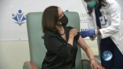 Новообрана віце-президентка США Камала Гарріс публічно вакцинувалася від COVID-19. Відео Новообрана віце-президентка США Камала Гарріс публічно вакцинувалася від COVID-19. Відео