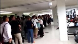 中国工人在塞班岛机场 中国工人在塞班岛机场