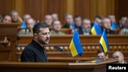 乌克兰总统泽连斯基在基辅向乌克兰议会提交胜利计划。(2024年10月16日)