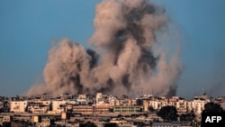 资料照片:以色列轰炸加沙南部城市汗尤尼斯。(2024年2月22日)