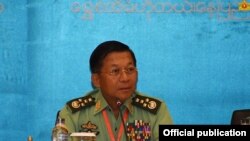 အစိုးရနဲ့ NCA-SEAO ခေါင်းဆောင်များ သီးသန့်အစည်းအဝေးမှာ မိန့်ခွန်းပြောကြားနေတဲ့ တပ်မတော်ကာကွယ်ရေး ဦးစီးချုပ် ဗိုလ်ချုပ်မှူးကြီးမင်းအောင်လှိုင် (ဓါတ်ပုံ- Myanmar State Counsellor Office Facebook)