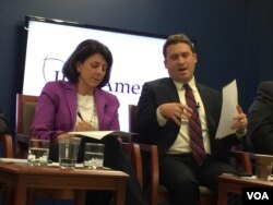 华盛顿邮报专栏作家罗金(右)(美国之音莉雅)