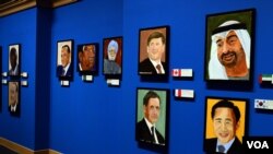 ပြပွဲမှာ မစ္စတာ Bush ရဲ့ သမ္မတသက်တမ်း ၂၀၀၁ ခုနှစ် ကနေ ၂၀၀၉ခုနှစ်အတွင်း သူလက်တွဲပြီးလုပ်ဆောင်ခဲ့တဲ့ ကမ္ဘာ့ခေါင်းဆောင်တွေရဲ့ ပုံတူတွေကို ရေးဆွဲ ထားတာ ပြသထားပါတယ်။