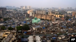 鸟瞰印度城市孟买 (2023年3月16日)