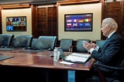 美国总统拜登在白宫与欧洲领导人视频通话,讨论俄罗斯与乌克兰局势。(2022年1月24日)