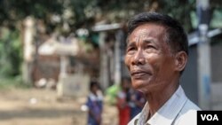 周拉是一名当地负责人。他依然为争取改革而奋斗,而改革的议题与他四十多年前参加红色高棉时面对的议题完全相同——社会不公、腐败、土地权益与越南非法移民。