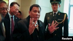 菲律宾总统罗德里戈·杜特尔特(Rodrigo Duterte)到达北京(2016年10月18日)