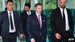 国际原子能机构总干事格罗西会晤韩国外长后离开韩国外交部。(2023年7月8日)