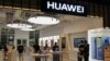 中国华为公司今年4月在台湾开设旗舰店 (美国之音张永泰拍摄 )