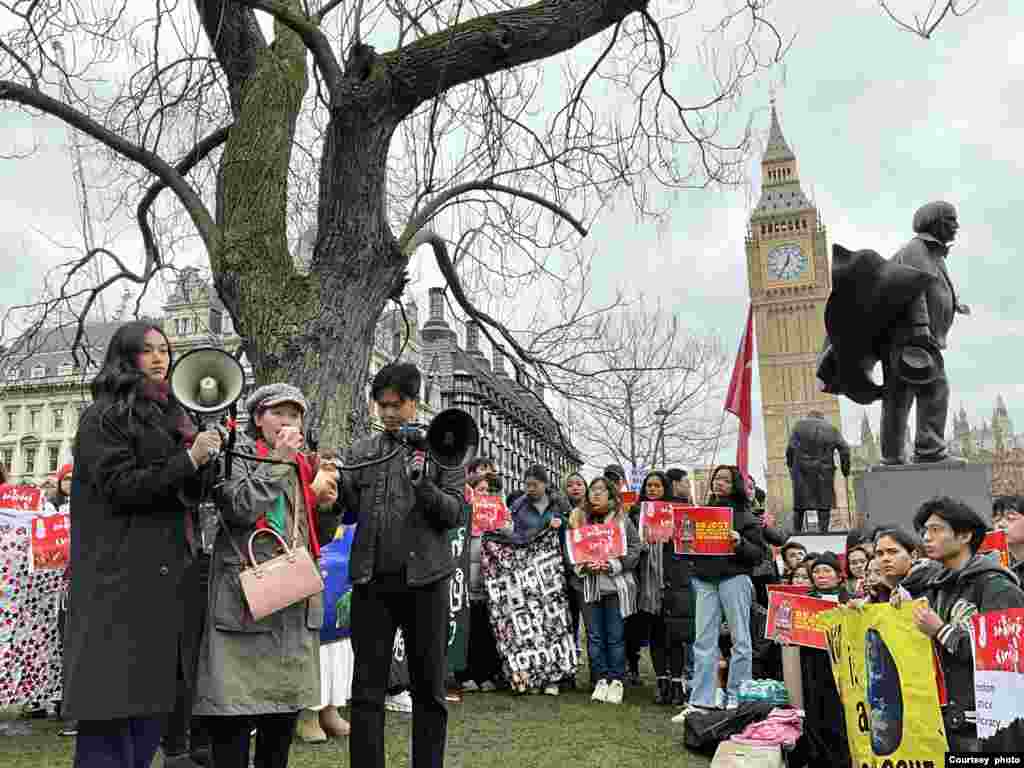 ယူကေနိုင်ငံ လန်ဒန်မြို့တော်မှာ ဒီနေ့ကျင်းပတဲ့ စစ်တပ်အာဏာသိမ်း ၄ နှစ်ပြည့် ဆန့်ကျင်ဆန္ဒပြပွဲ မြင်ကွင်း။ ဖေဖေါ်ဝါရီ ၁၊ ၂၀၂၅ (Photo credit: NUG office, UK)