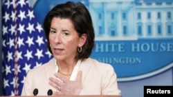 美国商务部部长雷蒙多在白宫记者会上讲话。(2021年4月7日)