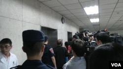 菲律宾调查团来到台北的刑事警察局 (美国之音杨晨拍摄)