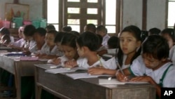 ရန်ကုန်၊ မြောက်ဒဂုံမြို့နယ်တွင်းက မူလတန်းကျောင်းတကောျင်း။ (ယခင်မှတ်တမ်းဓာတ်ပုံ)
