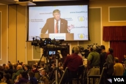 共和党总统参选人川普在爱奥华可再生能源年度大会发表演说。(美国之音记者方正拍摄)