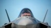资料照:美国空军一名F-35战机飞行员在佛蒙特州的一个国民卫队基地做好了起飞的准备。