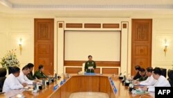 2025年1月31日,缅甸军方领导人敏昂莱主持的执政军事委员会,一致批准延长紧急状态。(缅甸军方信息部门提供/法新社发布)