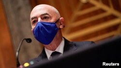 资料照片:美国国土安全部长人选马约卡斯在参议院接受质询。(2021年1月19日)