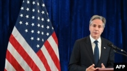 美国国务卿布林肯在万象出席东盟峰会期间在记者会上讲话。(2024年10月11日)