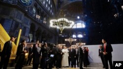 台湾行政院陆委会新主委张小月星期四和各界记者举行茶叙。(美国之音齐勇明拍摄)