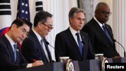 2024年10月31日,美国国务卿布林肯和国防部长奥斯汀与韩国外交部长赵兑烈和国防部长金容铉在华盛顿国务院举行联合新闻发布会。