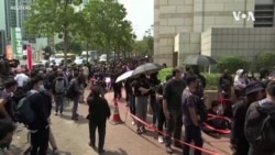 泛民主派支持者在西九龙法庭外集会 泛民主派支持者在西九龙法庭外集会