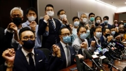 在四位民主派议员被取消议员资格后,香港立法会泛民主派议员宣布集体辞职。(2020年11月11日)