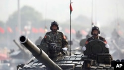 资料照片:缅甸军方在内比都举行阅兵式。(2017年3月27日)