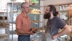 音乐学生爱上古老的烘焙艺术 音乐学生爱上古老的烘焙艺术