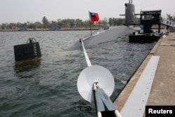 2017年3月21日,台湾高雄海军基地的海龙级潜艇(SS-794)。