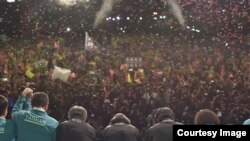 蔡英文胜选后向民众鞠躬致谢。(照片来源 蔡英文推特)