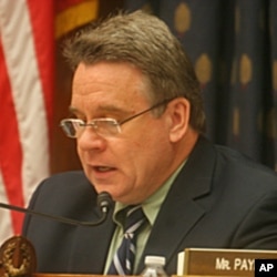 众议员史密斯主持听证