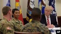 အမေရိကန်သမ္မတ Donald Trump အမေရိကန်စစ်တပ် ဗဟိုကွပ်ကွဲရေးဌာနချုပ် ကိုသွားရောက်စဉ်