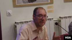 学者伊斯肯德罗夫。(美国之音白桦拍摄)