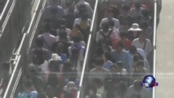 北京加强安检 地铁大排长龙