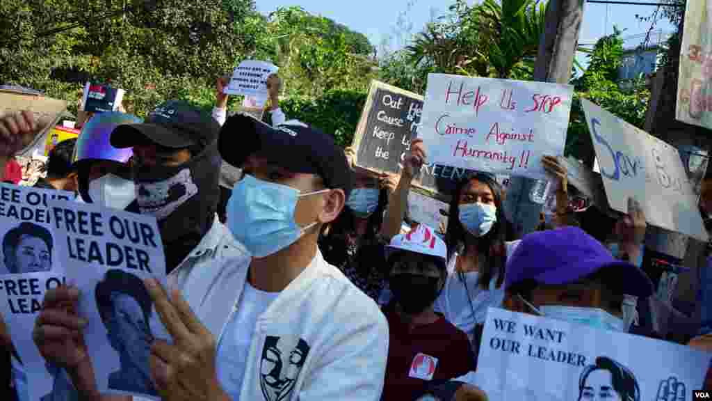 ရန်ကုန်မြို့ ကုလသမဂ္ဂရုံးရှေ့ စစ်အာဏာဆန့်ကျင်ဆန္ဒပြ မြင်ကွင်း။