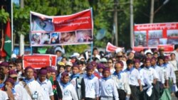 စစ်ရပ်စဲရေး မြစ်ကြီးနားဆန္ဒပြပွဲ သောင်းနဲ့ချီ တတ်ရောက် စစ်ရပ်စဲရေး မြစ်ကြီးနားဆန္ဒပြပွဲ သောင်းနဲ့ချီ တတ်ရောက်