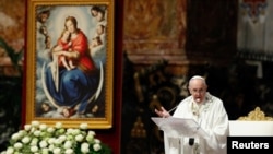 教宗方济各5月16日在罗马为居住在那里的虔诚的缅甸族信徒举行了一场弥撒。 (路透社照片)