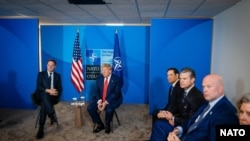 特朗普总统与北约秘书长吕特。(资料照片)