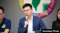 民进党副秘书长、前台湾太阳花学运领袖林飞帆2019年8月30日在民进党中央总部就香港最新局势发展召开记者会。(民进党提供)