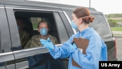 美国陆军国民警卫队人员采取新型冠状病毒预防措施(美国陆军国民警卫队2020年3月18日照片)