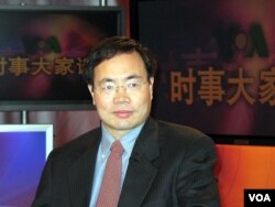 2007年3月1日,总部设在美国的博讯新闻网的总编韦石参加美国之音电视节目