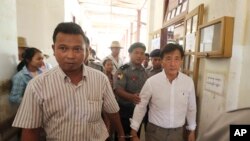 ကိုရှိန်းလတ် နှင့် အမေရိကန် နိုင်ငံသား John Frederic Todoroki ကို မေလ ၇ ရက်နေ့တွင် ရုံးထုတ်စဉ်