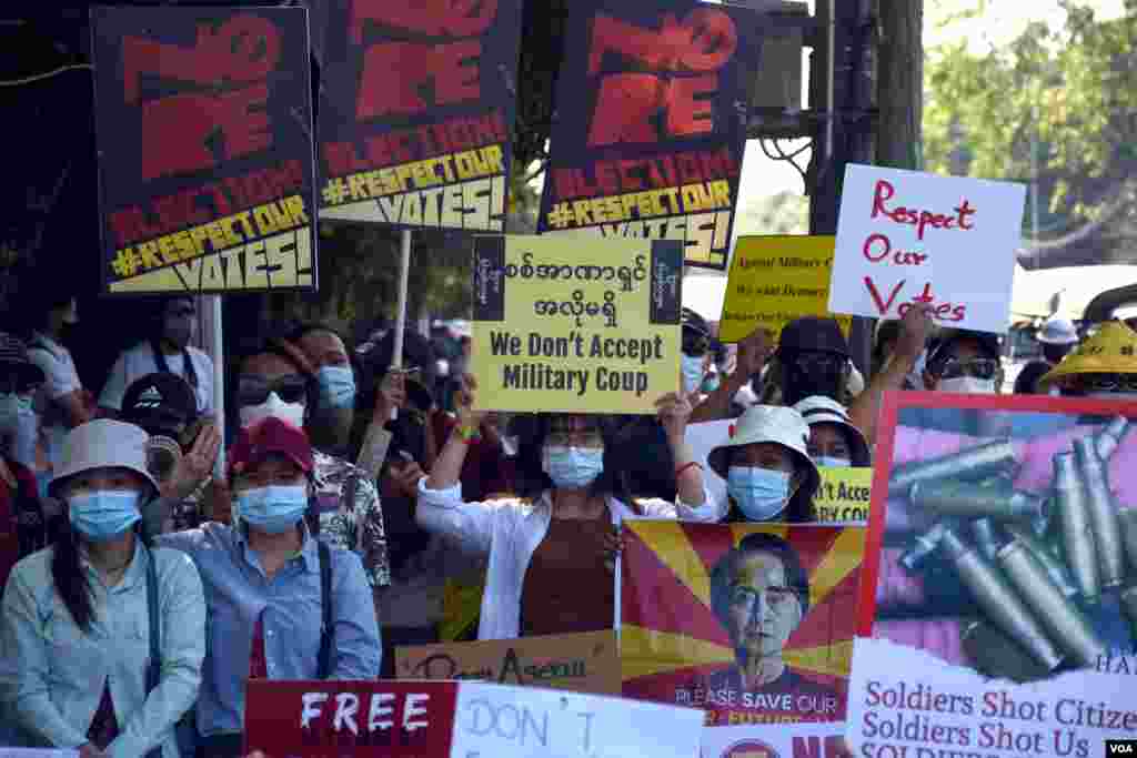 ရန်ကုန်မြို့အင်ဒိုနီးရှားသံရုံးရှေ့က ဆန္ဒပြ မြင်ကွင်း။