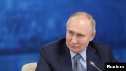 俄罗斯总统普京参观圣彼得堡海洋科技大学。(2024年1月26日)