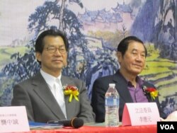 民进党籍立委李应元( 左 ) 和陈唐山(美国之音容易拍摄)