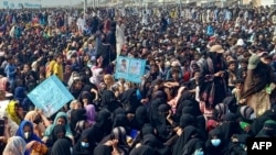 巴基斯坦俾路支省瓜达尔市的俾路支社区民众参加示威活动要求获得更多权利。(2024年7月8日)